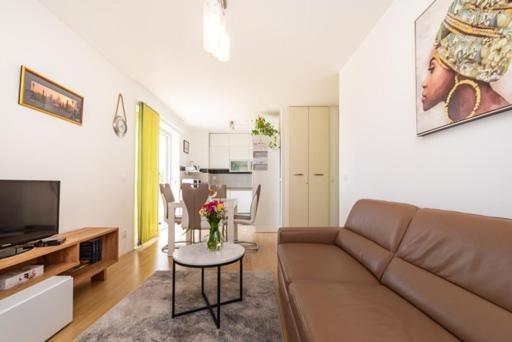 Apartment Bright