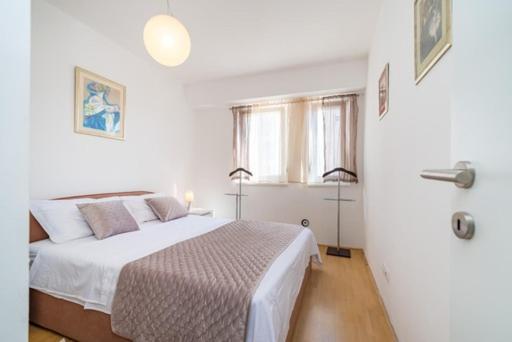 Bright Apartment *