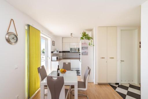 Apartment Bright *
